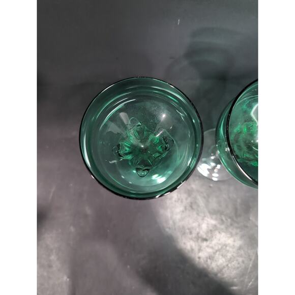 Tulip Stemware Emerald Green Cordials, Art Glass Set of 2, Murano Style, Vintage - Picture 6 of 9